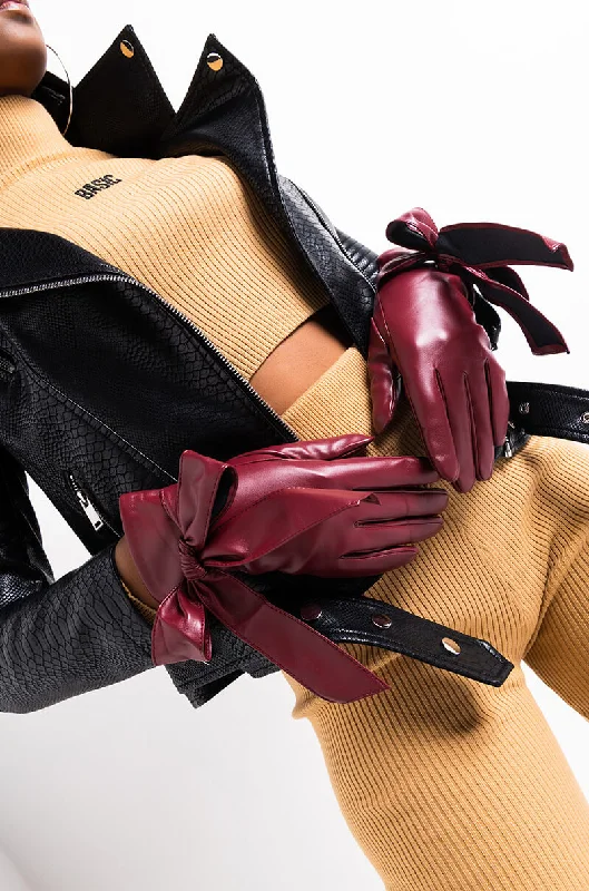 WINTOUR PLEATHER BOW ACCENT GLOVES RED