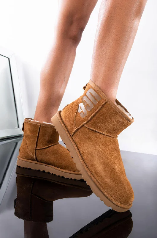 UGG WOMEN'S CLASSIC MINI RUBBER LOGO BOOTIE CHESTNUT